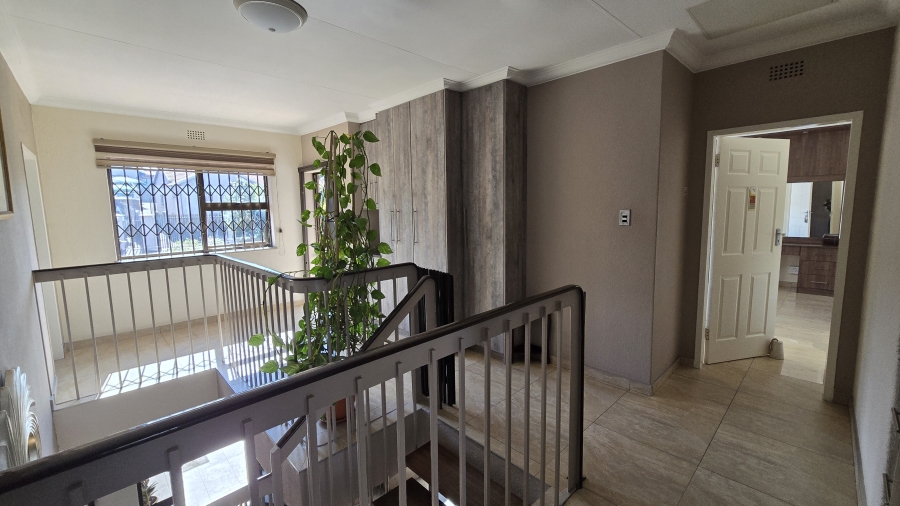 6 Bedroom Property for Sale in Winchester Hills Gauteng