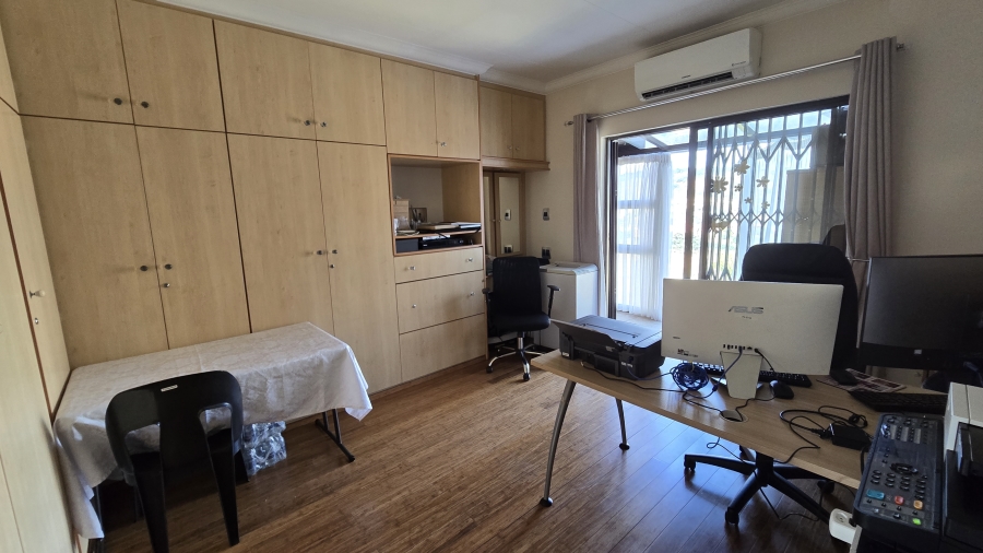 6 Bedroom Property for Sale in Winchester Hills Gauteng