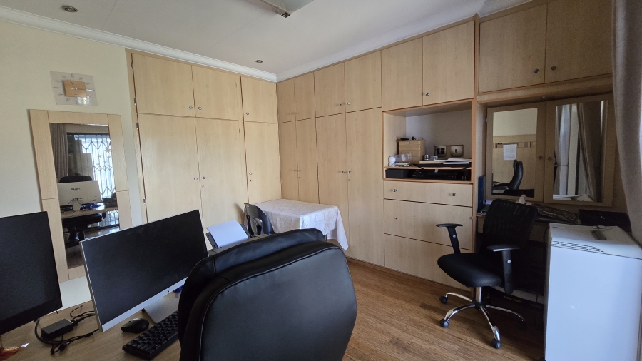 6 Bedroom Property for Sale in Winchester Hills Gauteng