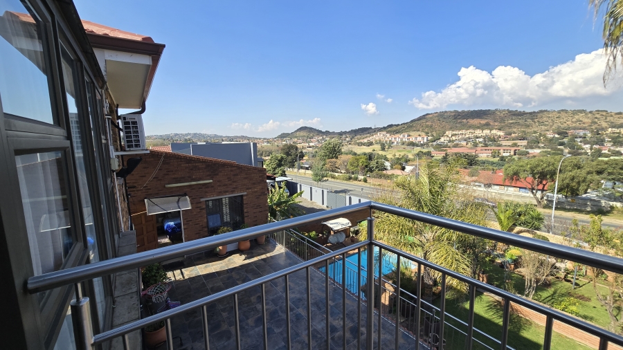 6 Bedroom Property for Sale in Winchester Hills Gauteng