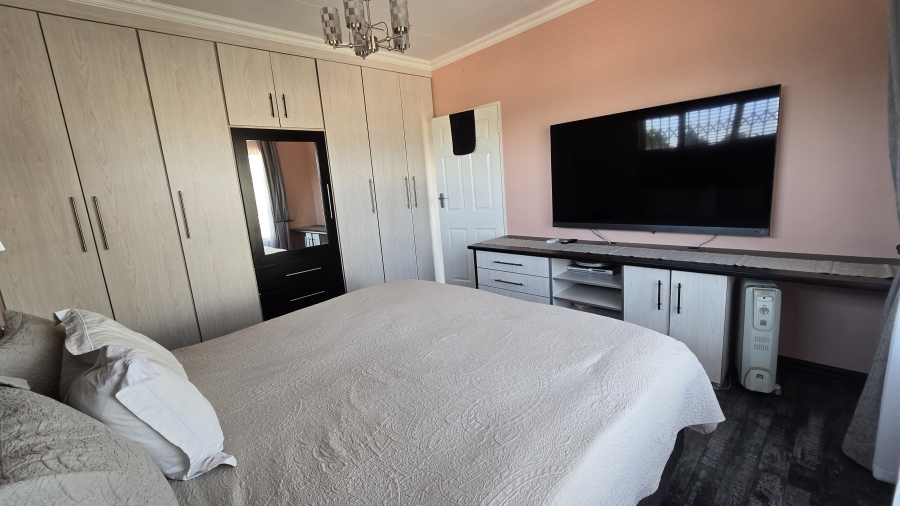 6 Bedroom Property for Sale in Winchester Hills Gauteng