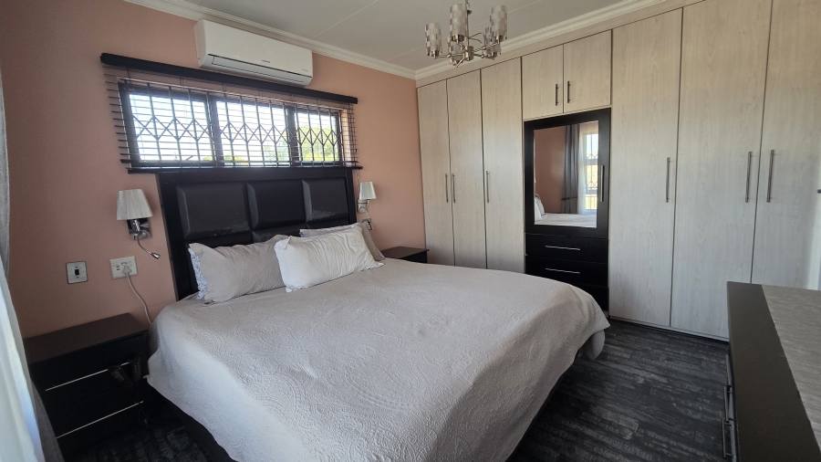 6 Bedroom Property for Sale in Winchester Hills Gauteng