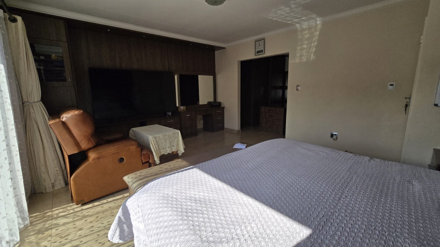6 Bedroom Property for Sale in Winchester Hills Gauteng