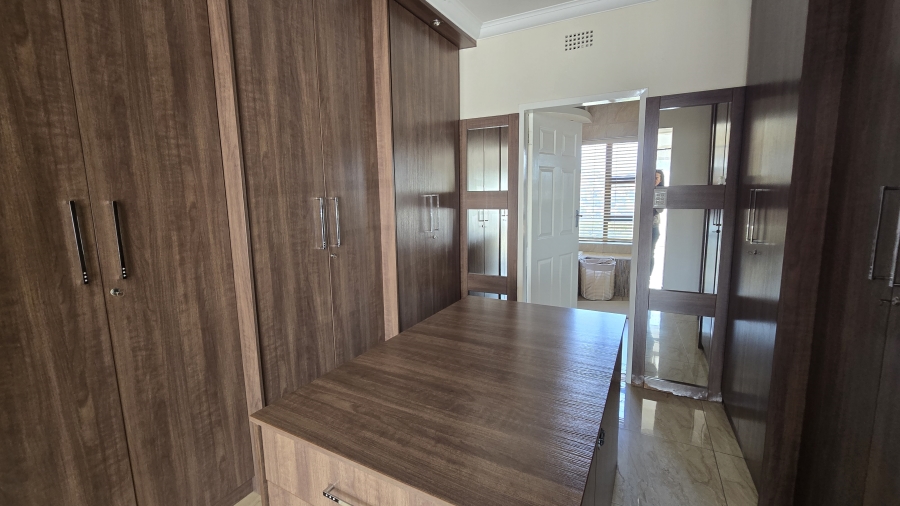 6 Bedroom Property for Sale in Winchester Hills Gauteng
