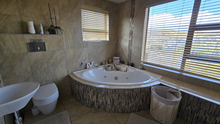 6 Bedroom Property for Sale in Winchester Hills Gauteng