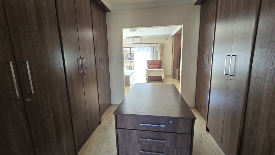 6 Bedroom Property for Sale in Winchester Hills Gauteng