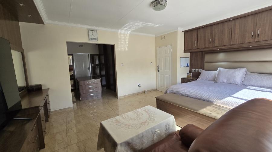 6 Bedroom Property for Sale in Winchester Hills Gauteng
