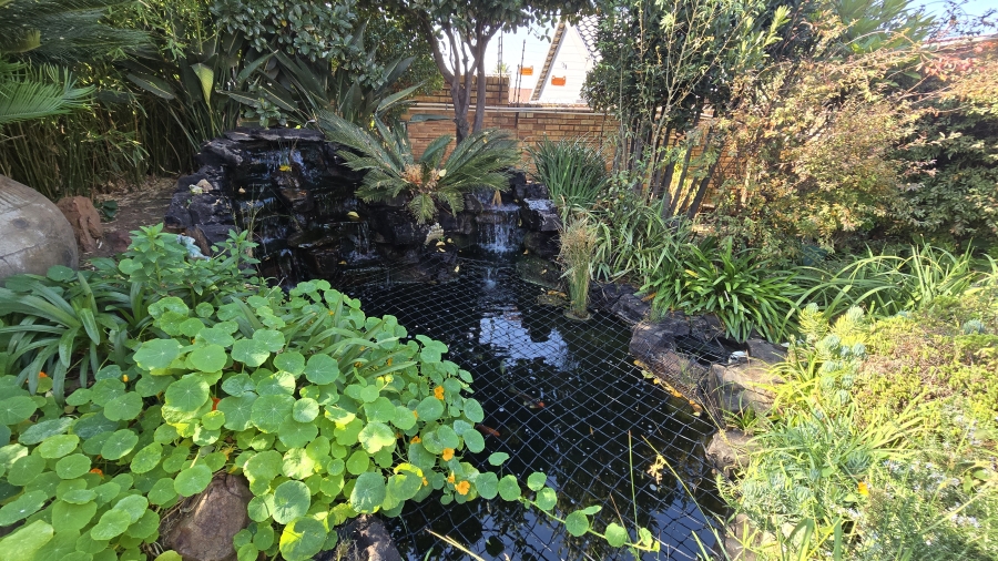 6 Bedroom Property for Sale in Winchester Hills Gauteng