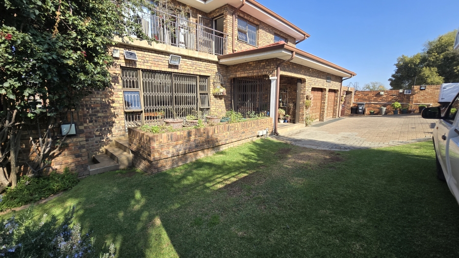 6 Bedroom Property for Sale in Winchester Hills Gauteng