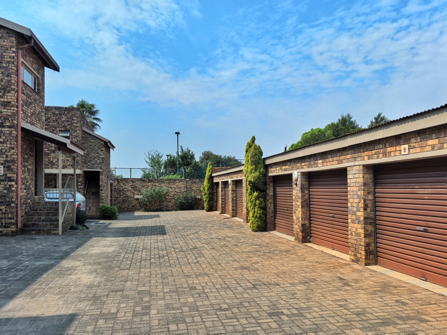 To Let 3 Bedroom Property for Rent in Fairland Gauteng