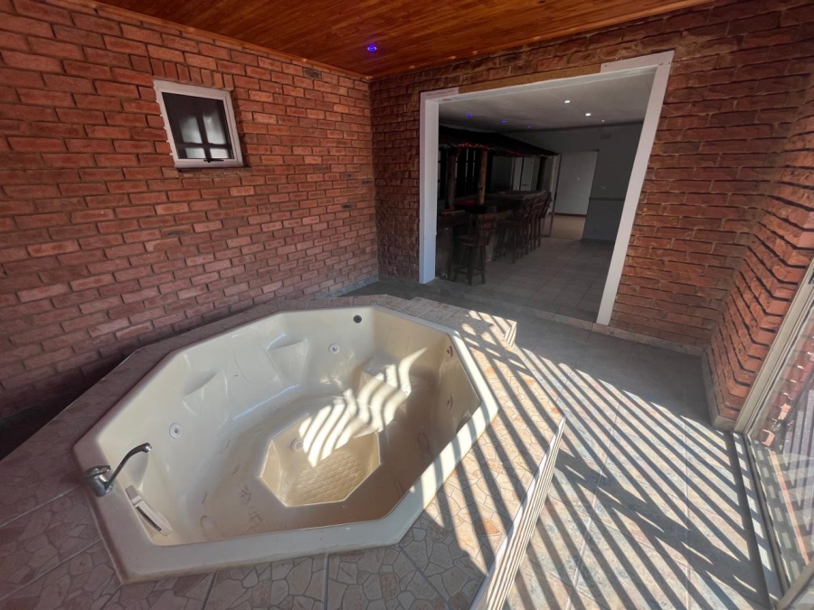 4 Bedroom Property for Sale in Brackendowns Gauteng