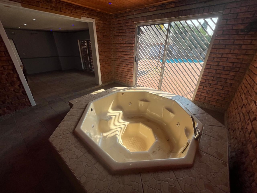 4 Bedroom Property for Sale in Brackendowns Gauteng