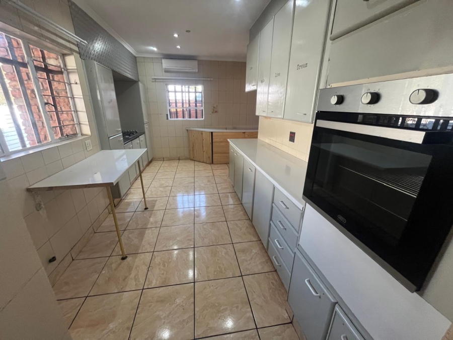 4 Bedroom Property for Sale in Brackendowns Gauteng
