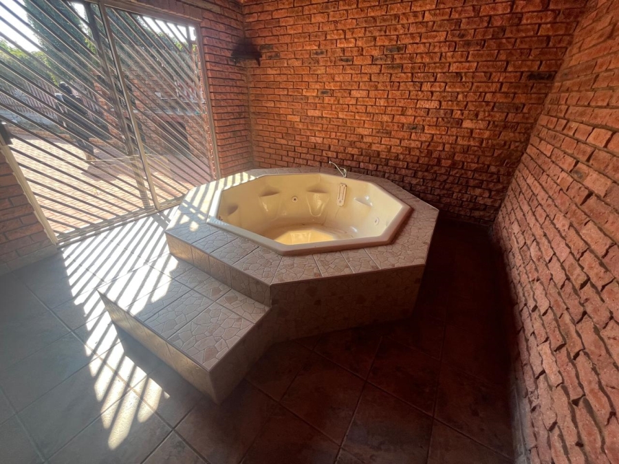 4 Bedroom Property for Sale in Brackendowns Gauteng