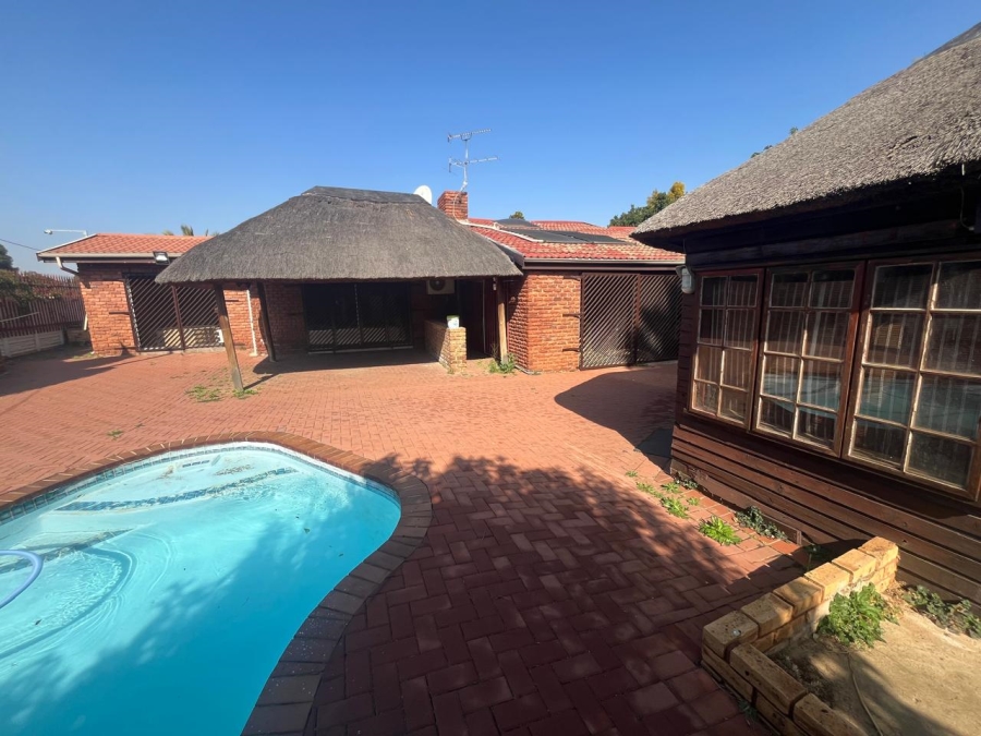 4 Bedroom Property for Sale in Brackendowns Gauteng