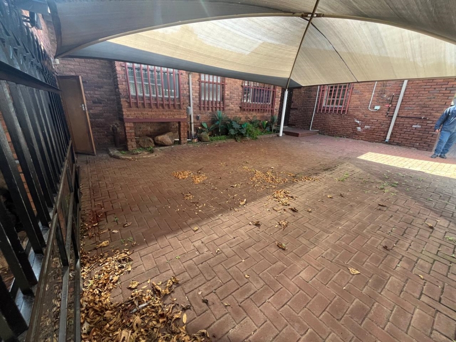 4 Bedroom Property for Sale in Brackendowns Gauteng