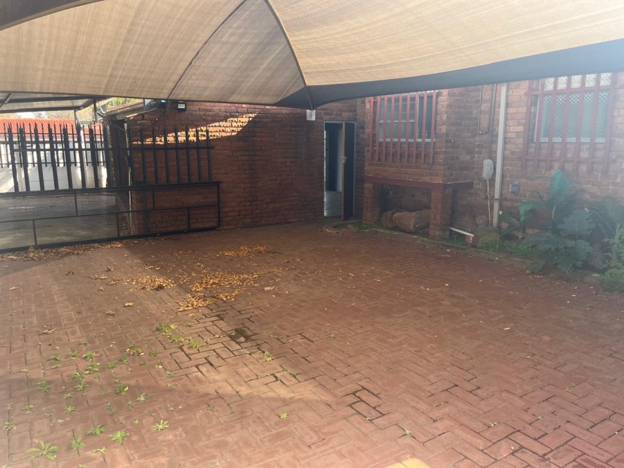 4 Bedroom Property for Sale in Brackendowns Gauteng