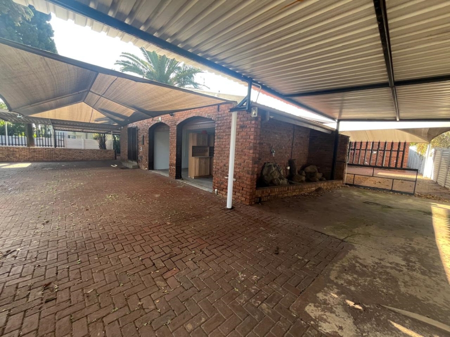 4 Bedroom Property for Sale in Brackendowns Gauteng