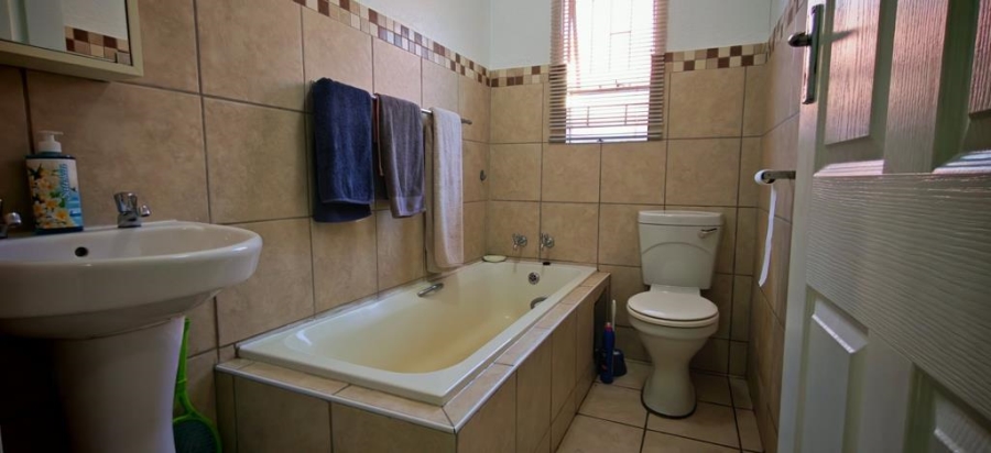 3 Bedroom Property for Sale in Albertsdal Gauteng