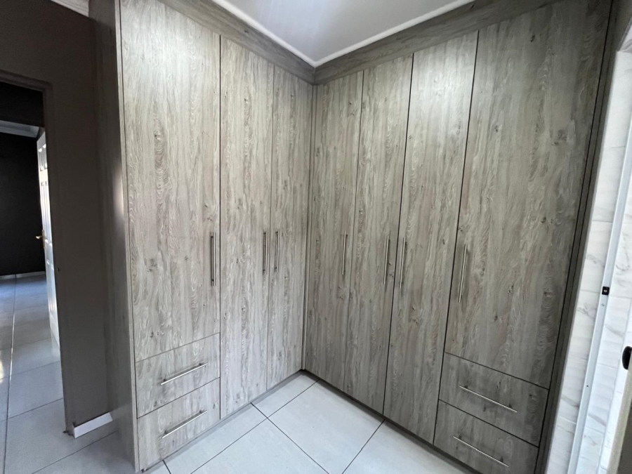 3 Bedroom Property for Sale in Brackenhurst Gauteng