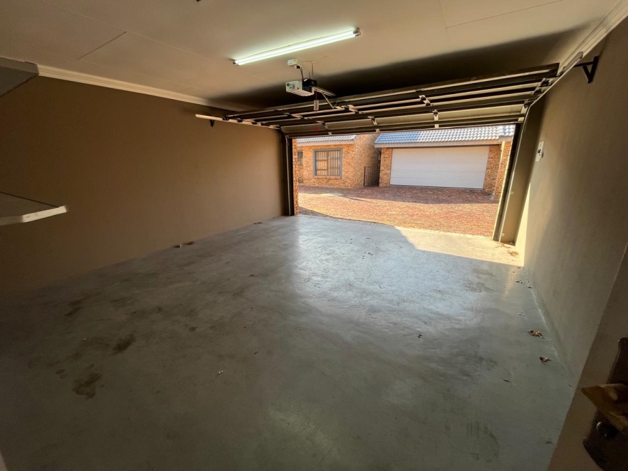 3 Bedroom Property for Sale in Brackenhurst Gauteng