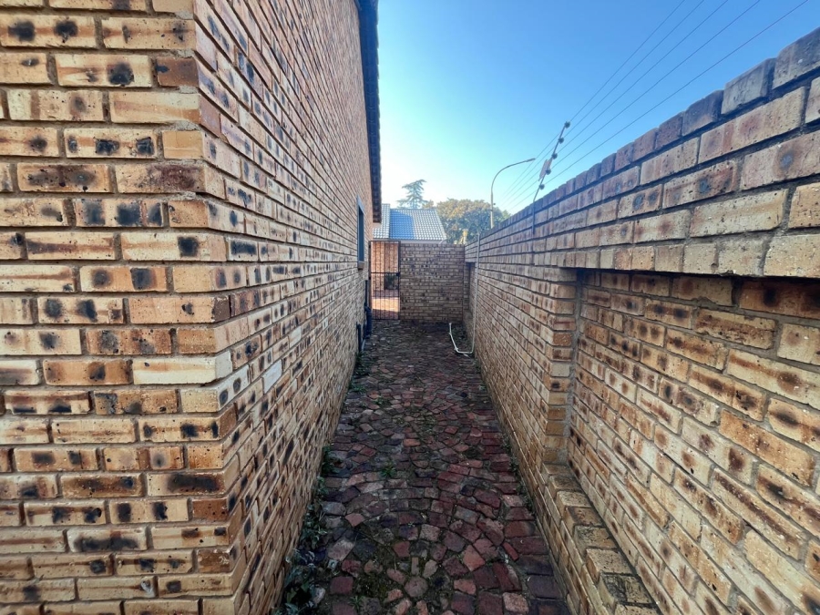 3 Bedroom Property for Sale in Brackenhurst Gauteng