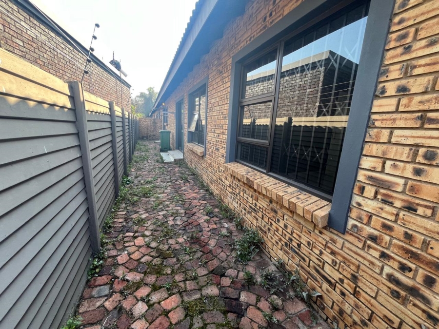 3 Bedroom Property for Sale in Brackenhurst Gauteng