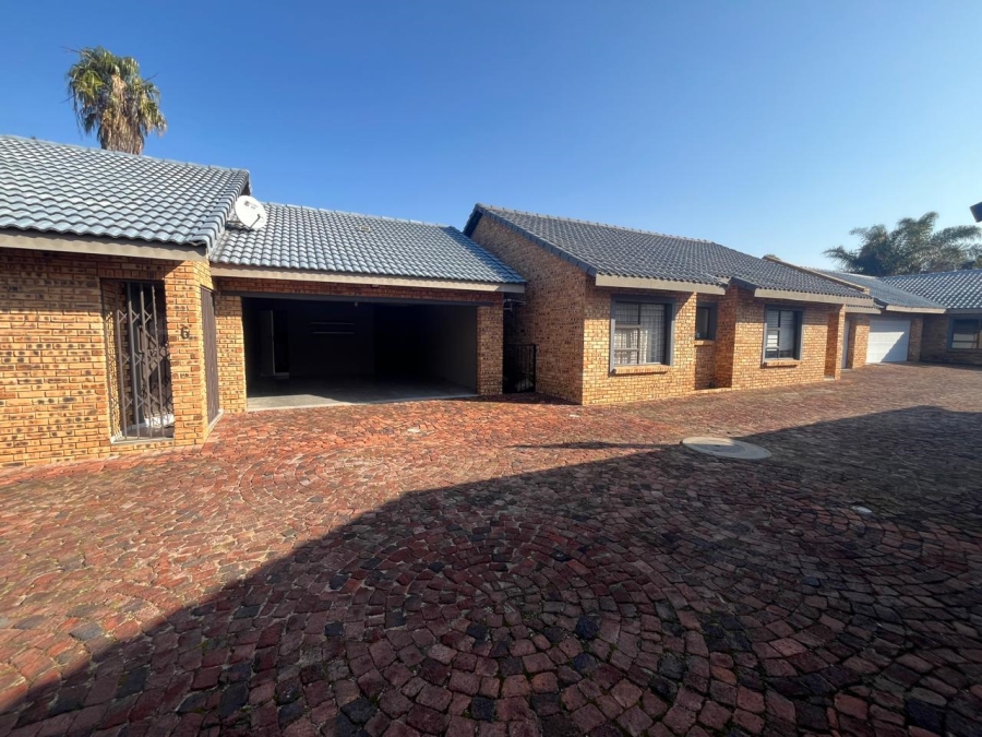 3 Bedroom Property for Sale in Brackenhurst Gauteng