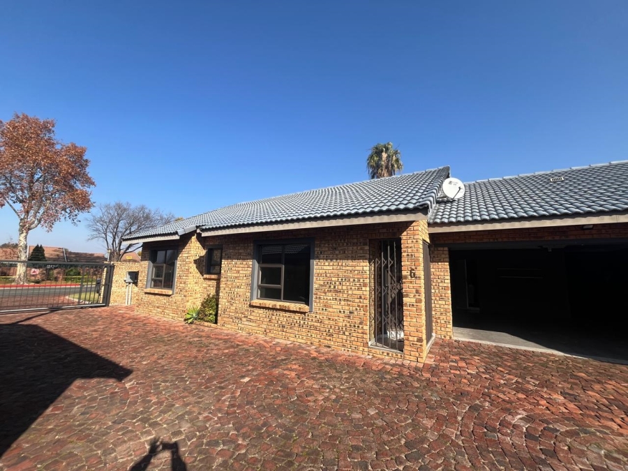 3 Bedroom Property for Sale in Brackenhurst Gauteng