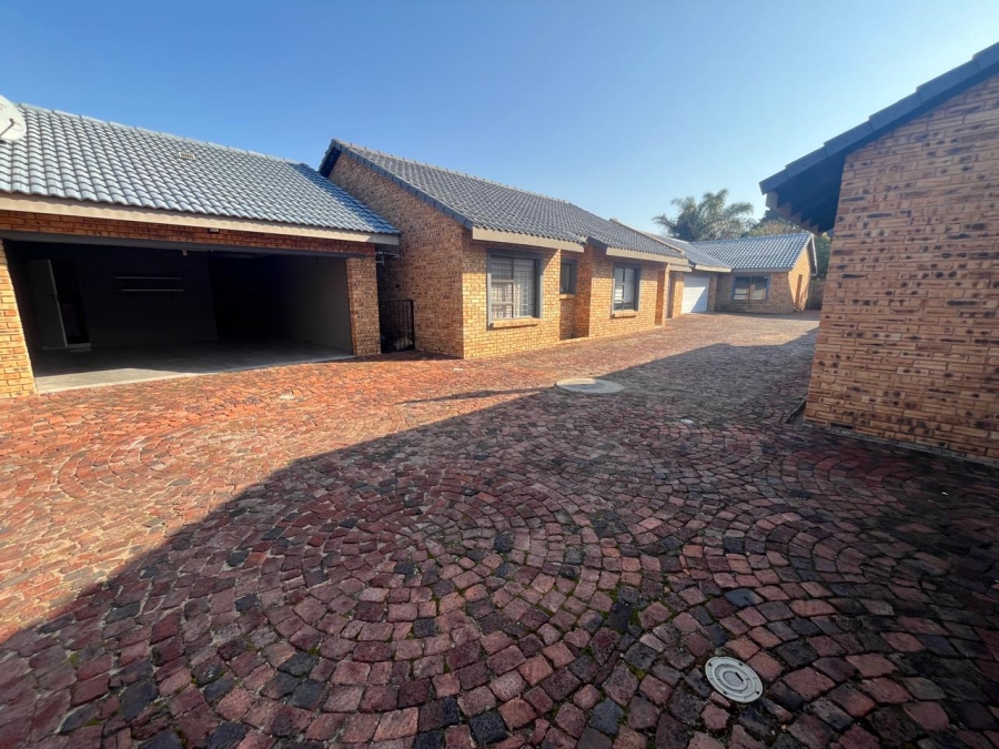 3 Bedroom Property for Sale in Brackenhurst Gauteng