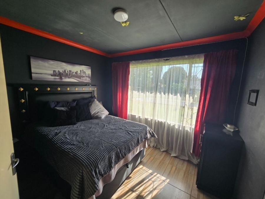 3 Bedroom Property for Sale in Rhodesfield Gauteng