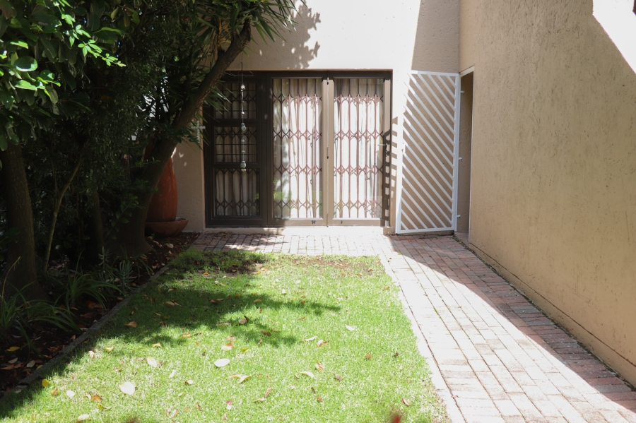 To Let 1 Bedroom Property for Rent in Parktown North Gauteng