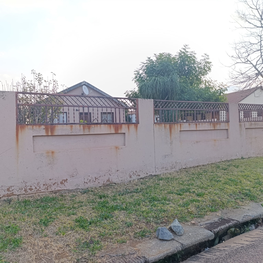 3 Bedroom Property for Sale in Lotus Gardens Gauteng