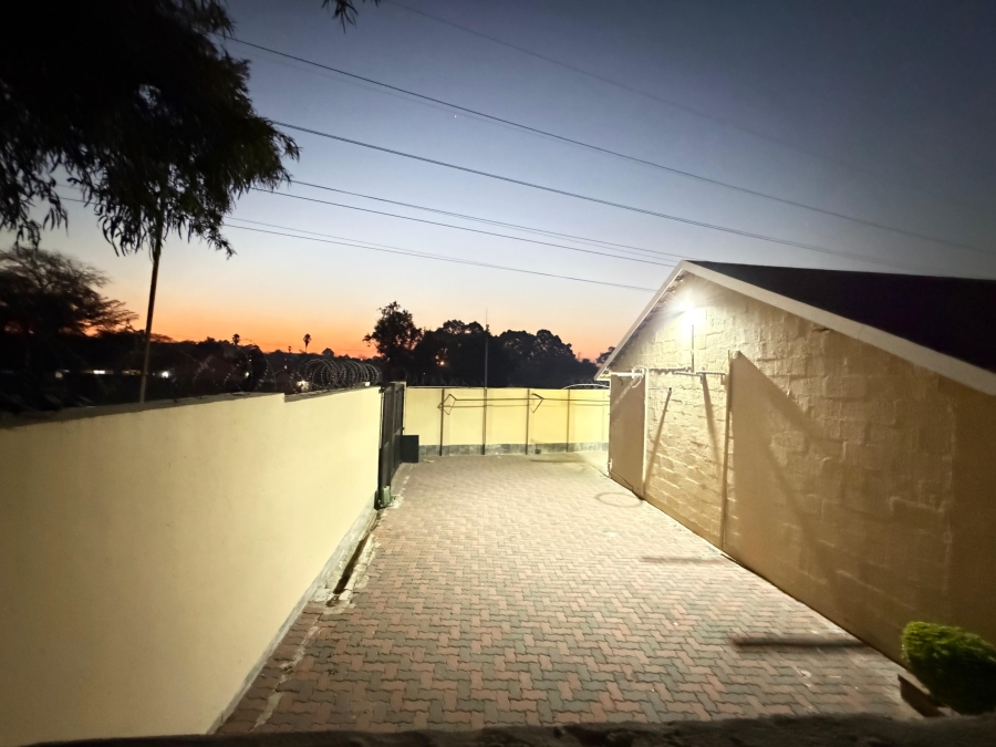 8 Bedroom Property for Sale in Moffat View Gauteng