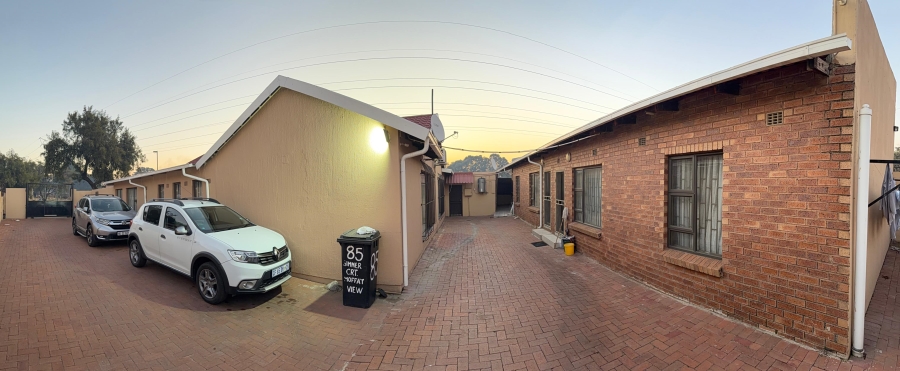 8 Bedroom Property for Sale in Moffat View Gauteng