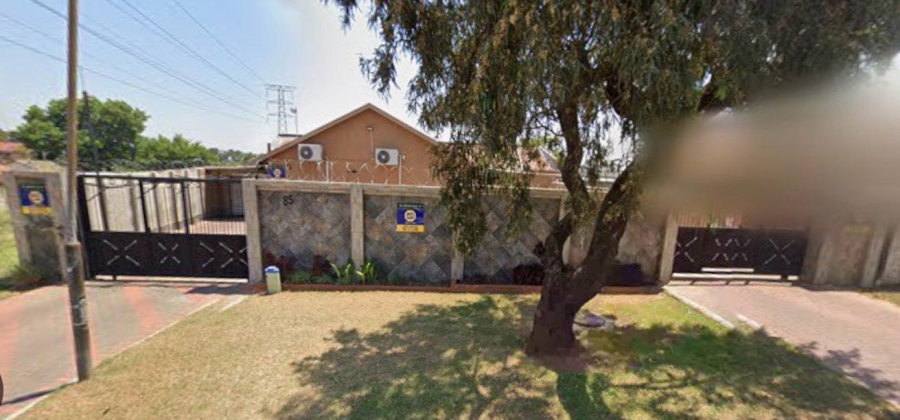 8 Bedroom Property for Sale in Moffat View Gauteng