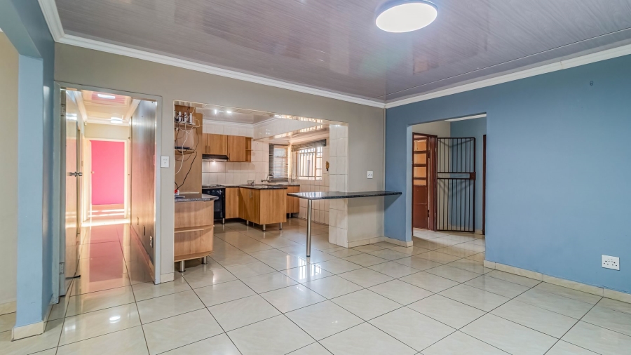 8 Bedroom Property for Sale in Moffat View Gauteng