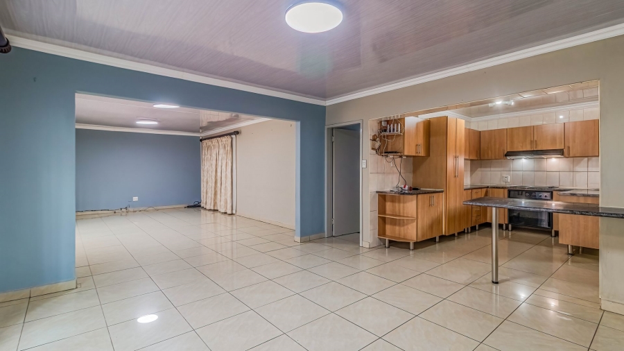 8 Bedroom Property for Sale in Moffat View Gauteng