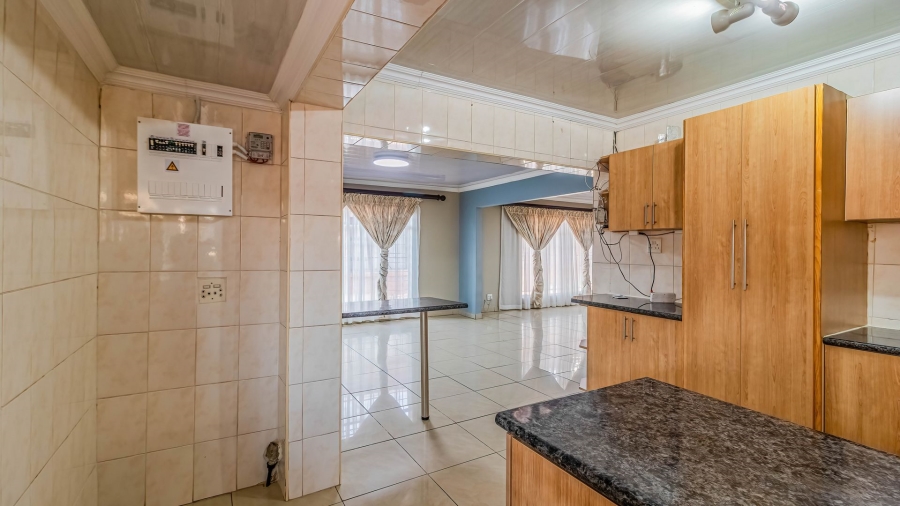 8 Bedroom Property for Sale in Moffat View Gauteng