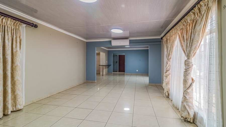 8 Bedroom Property for Sale in Moffat View Gauteng