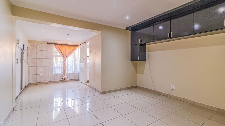8 Bedroom Property for Sale in Moffat View Gauteng