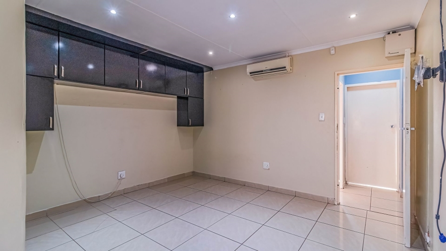 8 Bedroom Property for Sale in Moffat View Gauteng