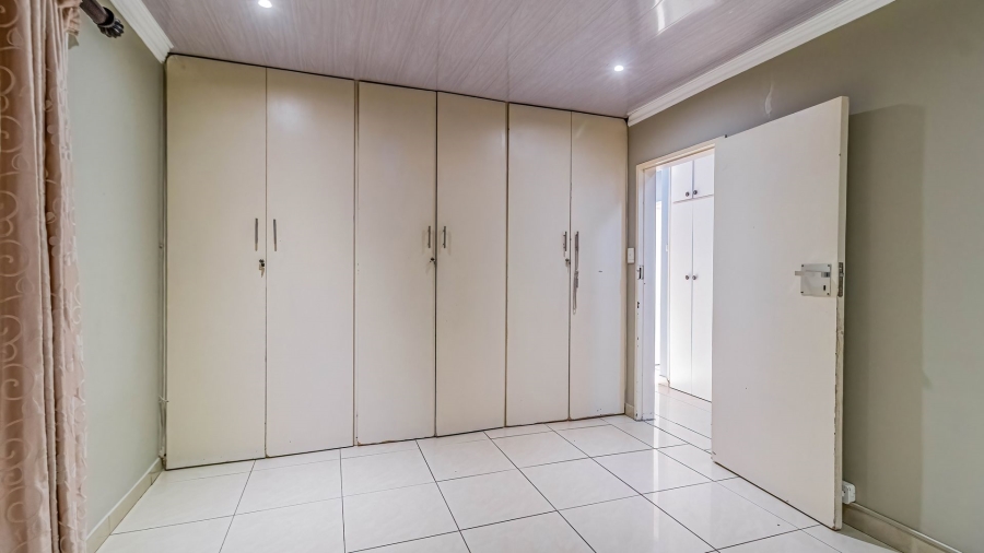 8 Bedroom Property for Sale in Moffat View Gauteng