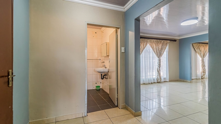 8 Bedroom Property for Sale in Moffat View Gauteng