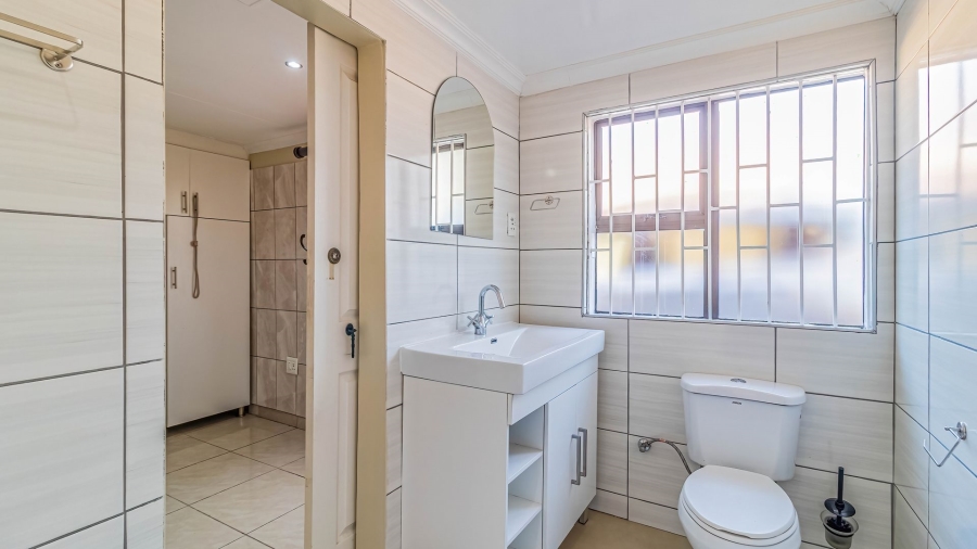 8 Bedroom Property for Sale in Moffat View Gauteng