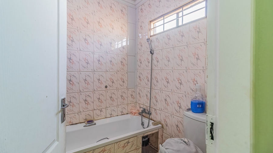 8 Bedroom Property for Sale in Moffat View Gauteng