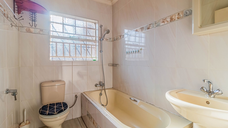 8 Bedroom Property for Sale in Moffat View Gauteng
