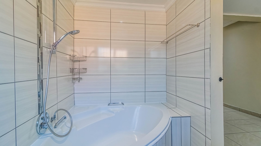 8 Bedroom Property for Sale in Moffat View Gauteng