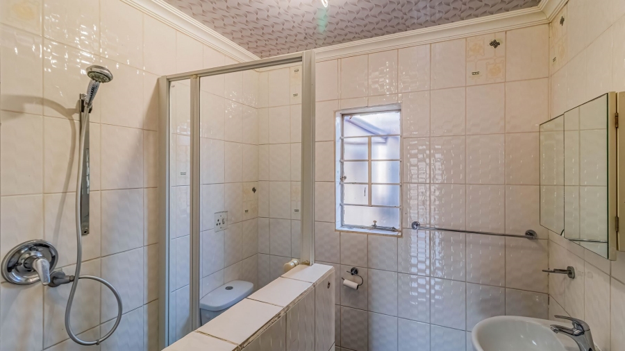 8 Bedroom Property for Sale in Moffat View Gauteng