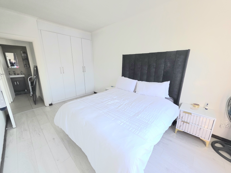1 Bedroom Property for Sale in Erand Gardens Gauteng
